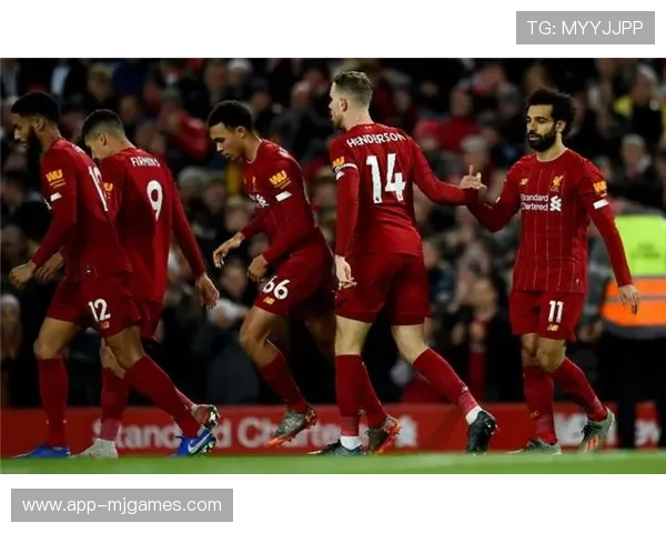 柯蒂斯·琼斯面对逼抢传球成功率92%，位列所有中场球员第三